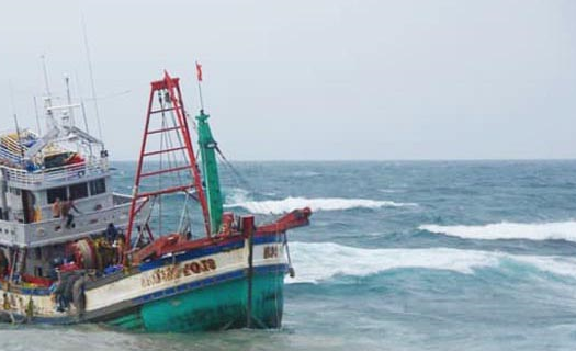 Cứu hộ 19 thuyền viên gặp nạn trên vùng biển Bạch Long Vỹ